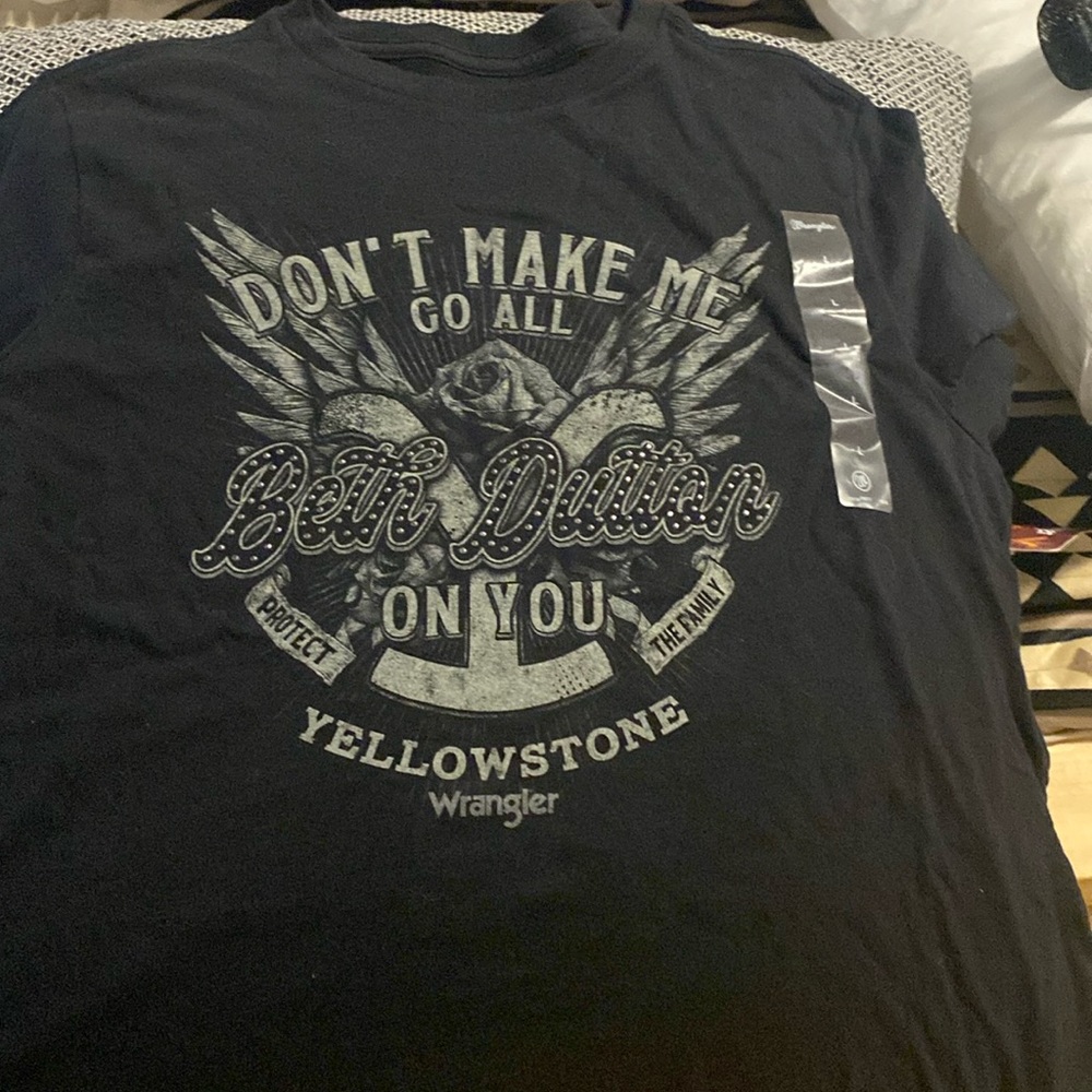 Wrangler Yellowstone collection Beth Dutton T-Shirt size Large